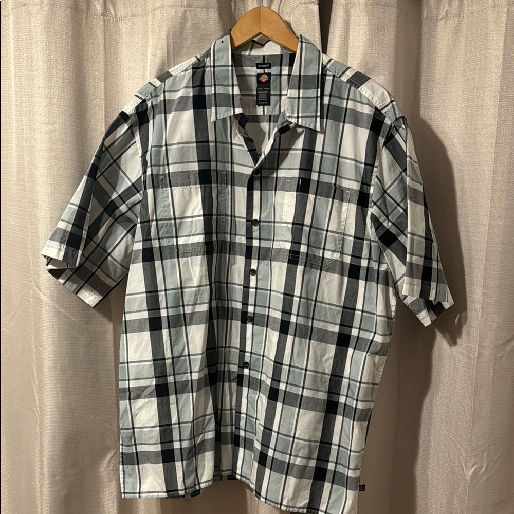 Dickies “relaxed fit” button down size XL